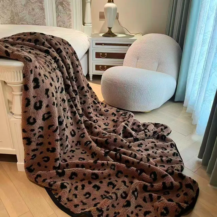 秋冬上新豹纹北欧风轻奢加厚盖毯办公室午休披肩毯家用毯