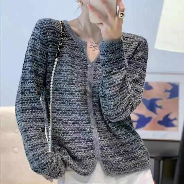 剪刀领小香风秋季新款温柔设计感针织衫外穿百搭上衣女针织开衫