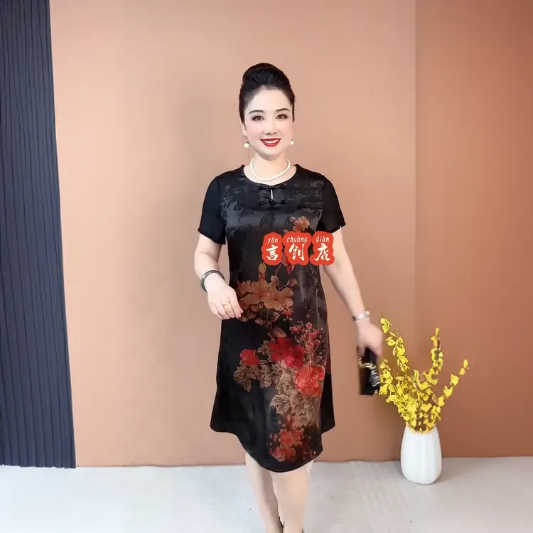 610花萝锦缎复古百搭妈妈装款圆领盘扣连衣裙中长款气质大码显瘦