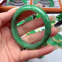 翡翠手镯未镶嵌翡翠