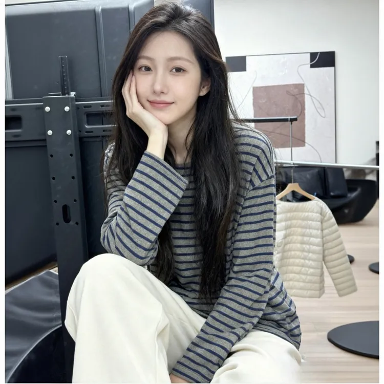 韩系慵懒灰蓝条纹撞色长袖T恤女秋冬圆领宽松显瘦软糯打底衫上衣