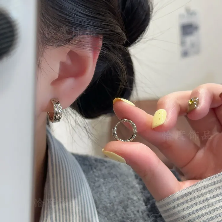 【恰度】银色菱格素圈耳扣轻奢复古气质