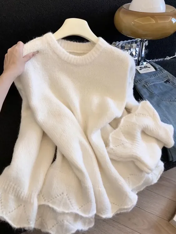 慵懒风圆领软糯毛衣女2025秋冬款喇叭长袖百搭针织衫松弛感上衣