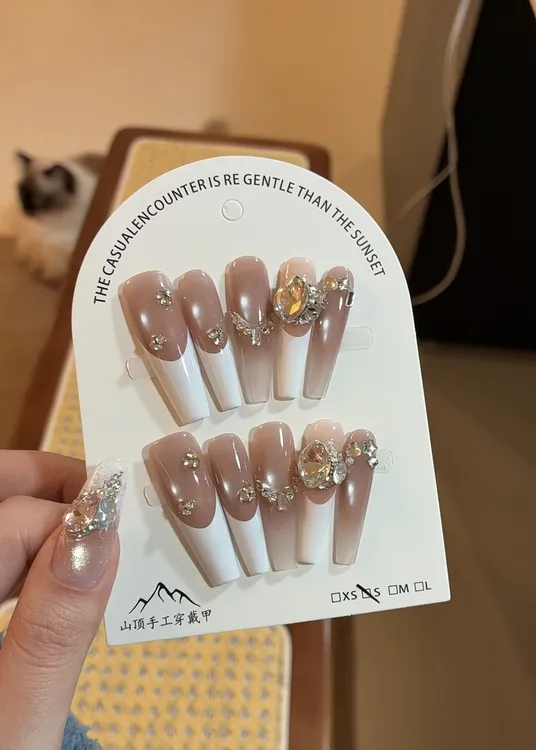 千金轻奢爆闪猫眼镶钻纯手工穿戴甲显白百搭美甲