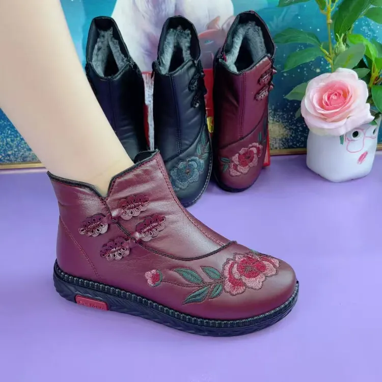 圆头平底冬季加绒保暖高帮鞋素面厚款刺绣软底舒适中老年妈妈鞋