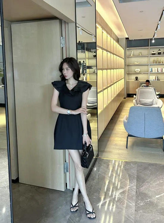 【田姜女装】设计感荷叶边连衣裙