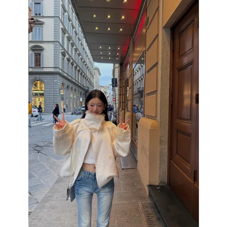 韩系高级感毛呢外套女秋冬季毛领排扣短款呢子大衣高腰复古牛仔裤