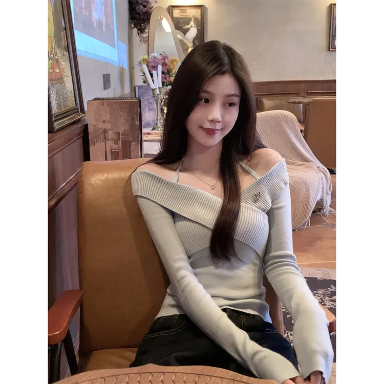 韩系蓝色一字肩挂脖针织衫女秋季设计感小众交叉修身显瘦短款上衣
