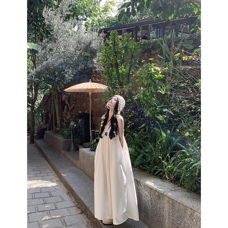 法式高级感白色吊带连衣裙女2025夏季简约气质度假风宽松显瘦长裙