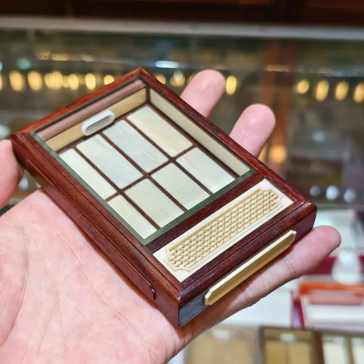 沪工大师曹自康本工制作印度小叶紫檀镶嵌猛犸黄蛉盒鸣虫盒虫具