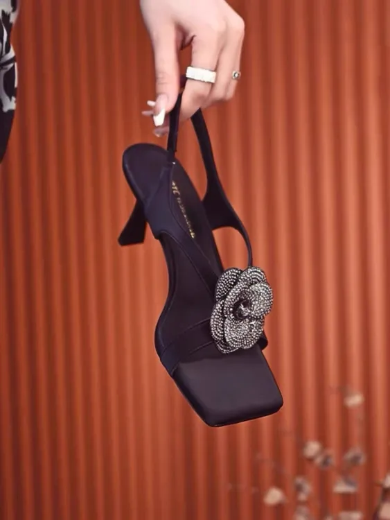 粗跟夏季露趾时尚百搭细跟气质女士方头高跟女凉鞋仙女风一字带