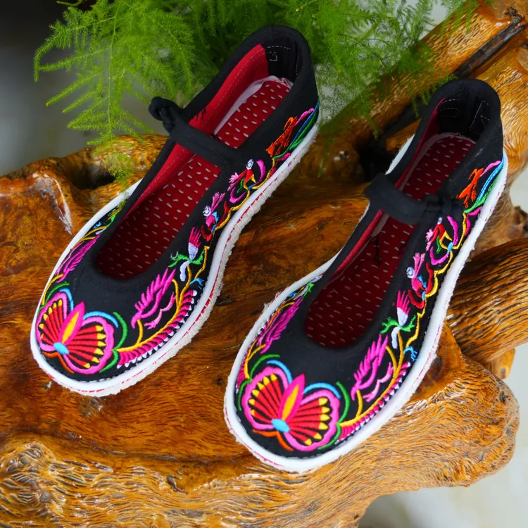 女老人·装老鞋老北京布鞋·寿鞋·百年福寿鞋·手工千层底·金狗蝴蝶