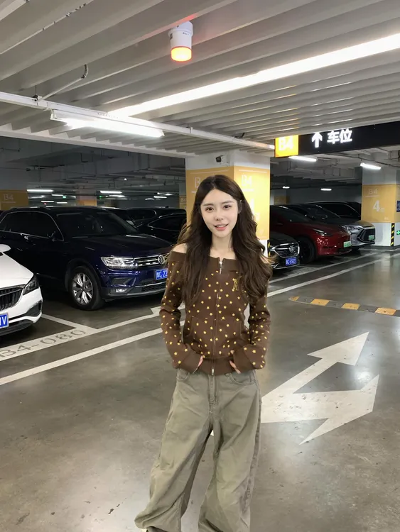 2025早秋新款美拉德一字肩女星星满印拉链开衫修身上衣百搭阔腿裤