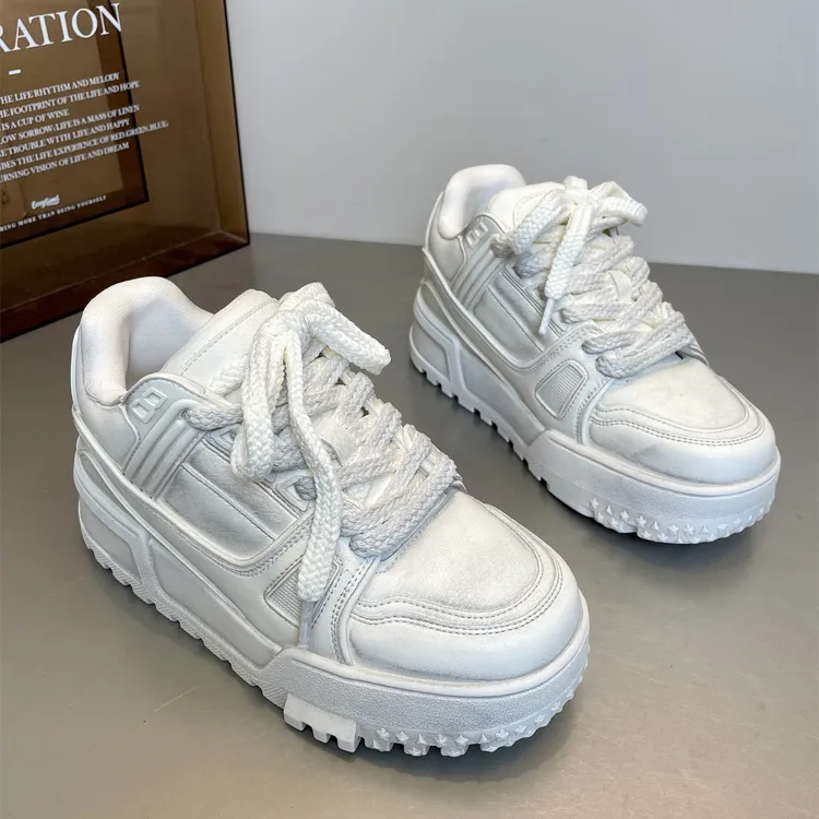 欧洲站欧货潮胖丁鞋2026新款复古做旧擦色休闲板鞋女款脏脏小白鞋