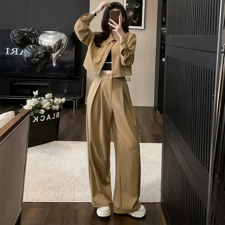盐系穿搭卡其色工装套装女春季2025新款翻领上衣休闲阔腿裤两件套