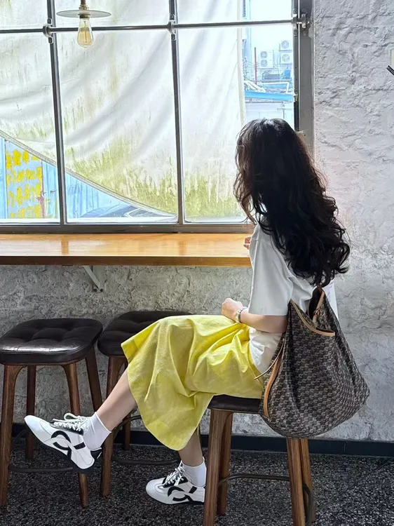 2025夏季新款韩系简约白色减龄慵懒松领短袖T恤直筒半身裙两件套