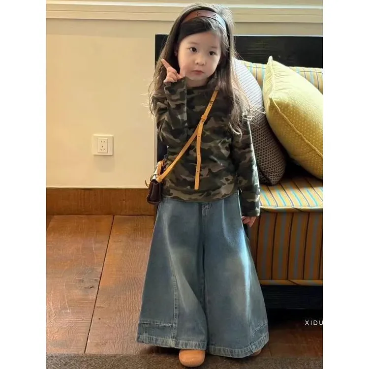 韩版童装潮酷迷彩长袖T恤打底衫2025新款秋季女童阔腿牛仔裤套装