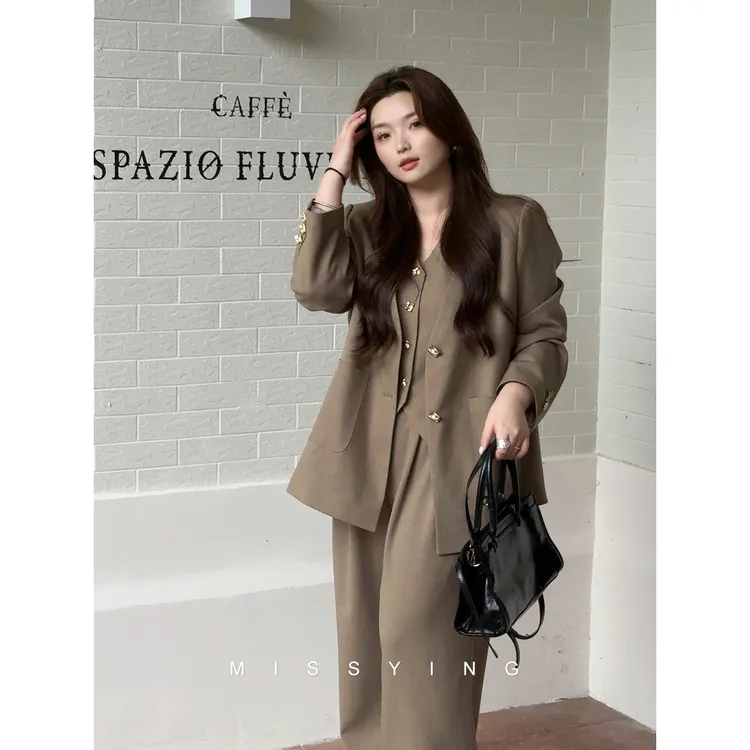 应小姐【加州阳光】微胖大码初秋韩版显瘦气质款西装+马甲+长裤套装