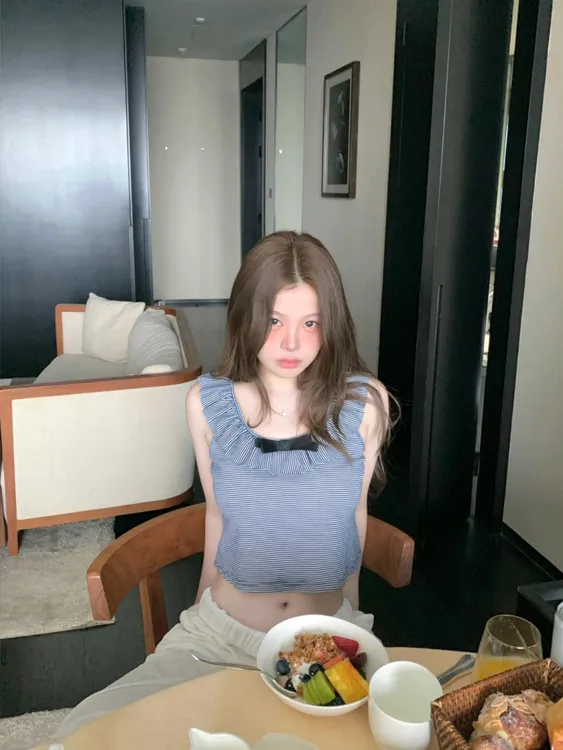 夏季新款纯欲慵懒风女装条纹花边领设计感蝴蝶结吊带宽松直筒裤