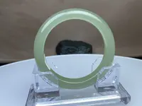 和田玉冰清水细腻温润泥鳅背款福镯