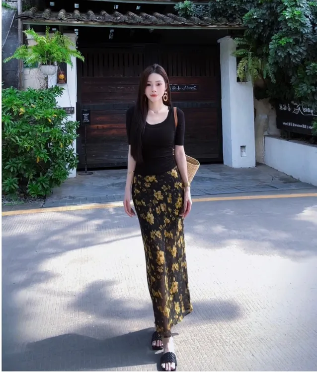 KELE  【黄玫瑰晨亿店】夏日凉感鱼尾飘逸碎花夏季高腰长款半裙