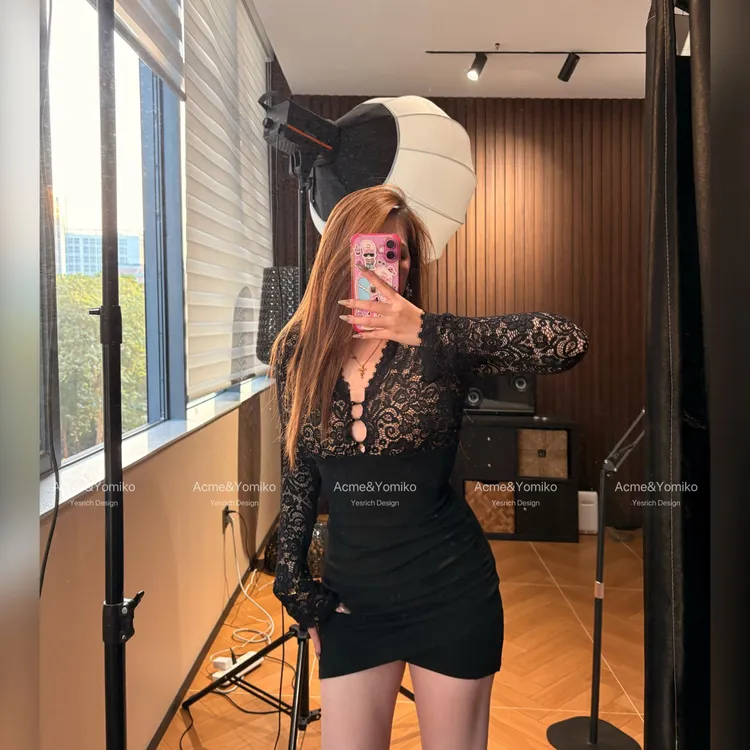 温柔刀 法式轻奢名媛风纯欲蕾丝拼接设计御姐v领连衣裙G411/G426