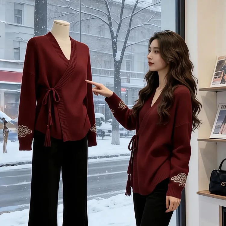 大码胖MM新中式刺绣小众毛衣针织衫女装秋冬新款独特复古新年上衣