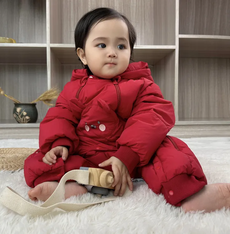 婴幼可拆帽贝贝小熊双拉链羽绒连体衣冬季男女宝外出爬服2025新款