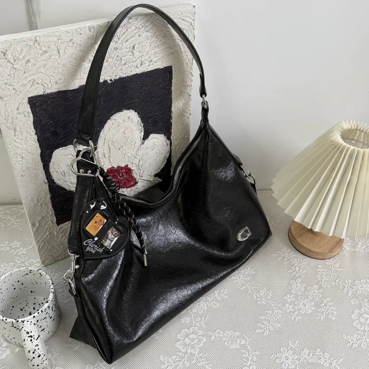 IEF/爱依服2025秋季新款韩系大容量通勤气质单肩大号软包流光风