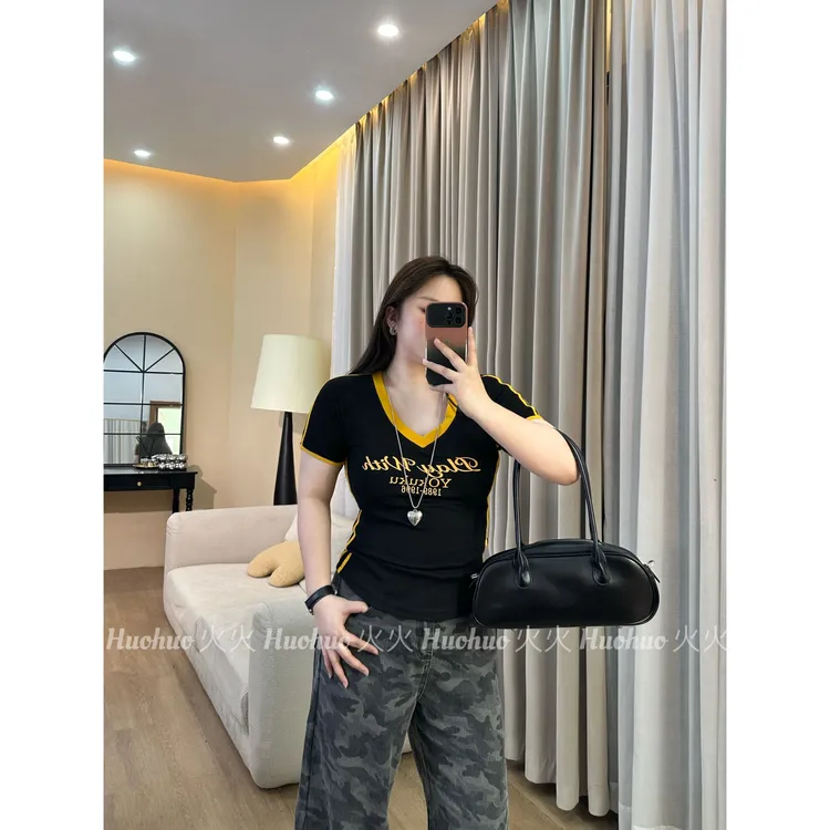 【现货】大码胖MM新款百搭显瘦修身夏季V领撞色设计感气质T恤潮