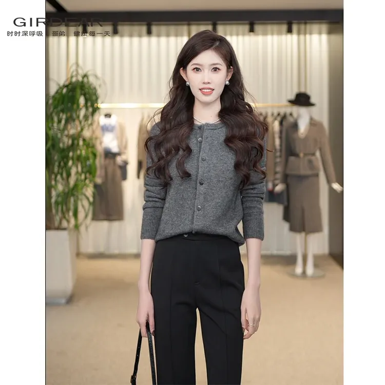 GIRDEAR/哥弟秋冬简约慵懒风软糯感长袖纯色毛衣针织开衫148042