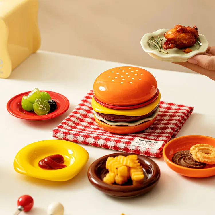 陶瓷汉堡包碟家用浅盘网红釉下彩汉堡包味碟小菜小吃碟酱料番茄碟