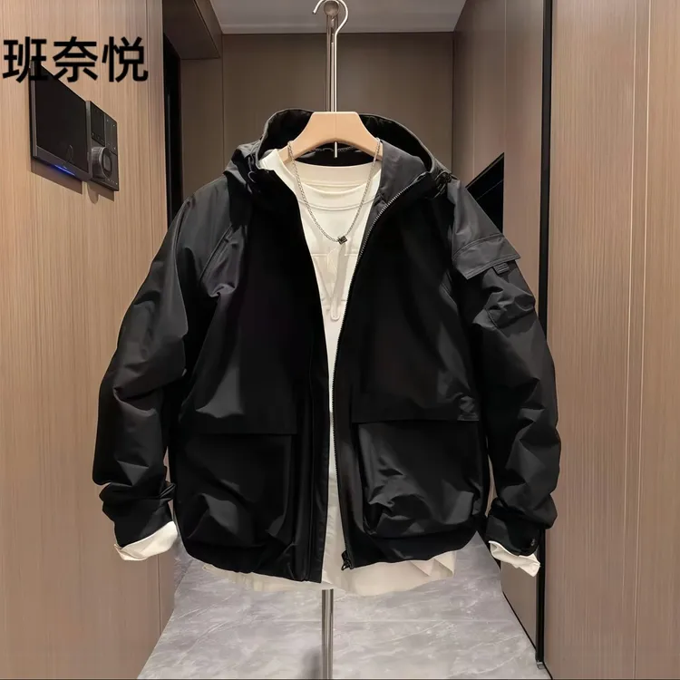 春秋季潮牌时尚户外连帽工装外套男士简约纯色痞帅休闲冲锋衣夹克