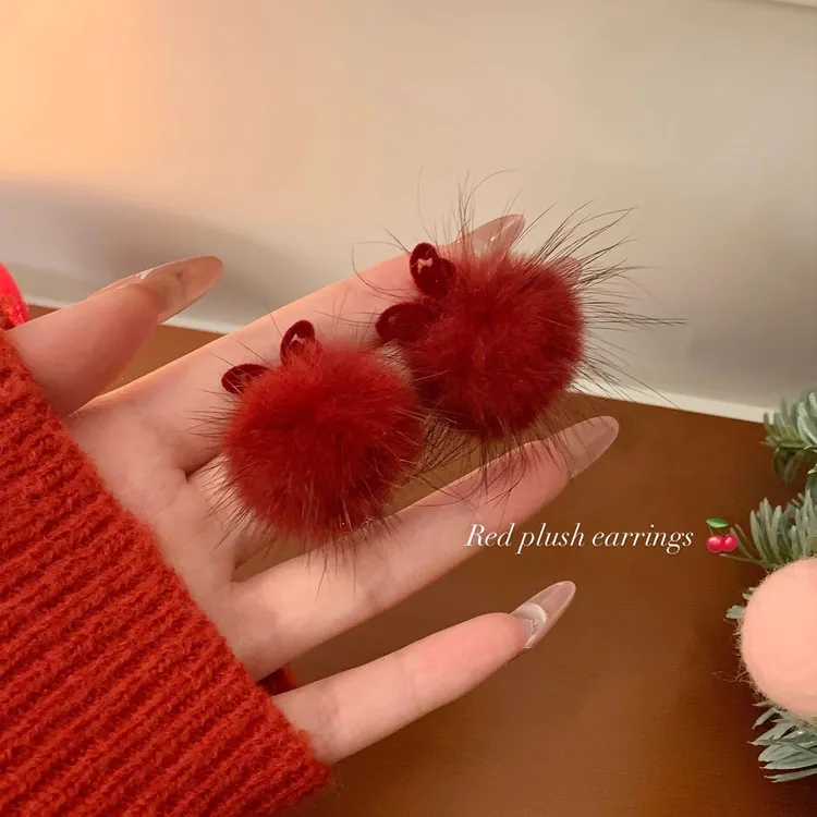 铜合金绒毛耳饰 圣诞限定 红色毛绒蝴蝶耳钉氛围感节日穿搭耳饰女