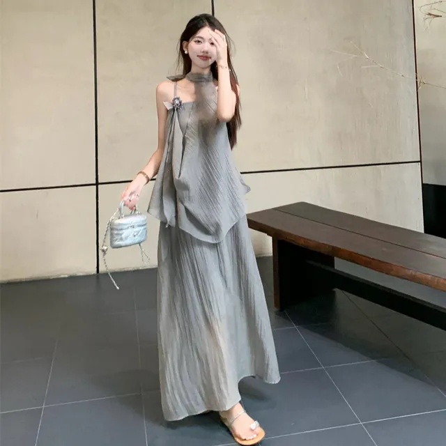 新中式挂脖上衣吊带百褶裙女慵懒松弛感连衣裙夏季度假风两件套装