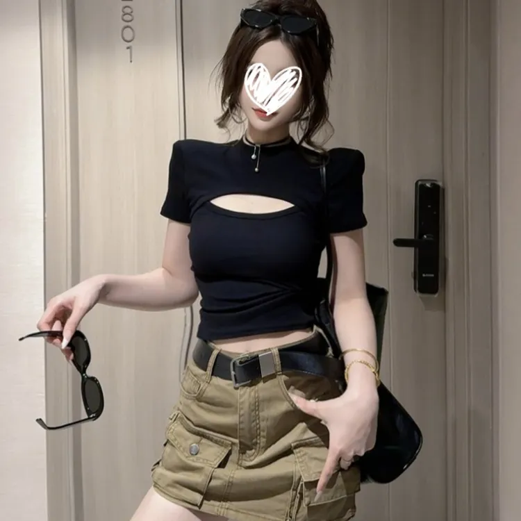 2025年夏季新品气质时尚百搭显瘦前漏洞小圆领纯欲辣妹女上衣