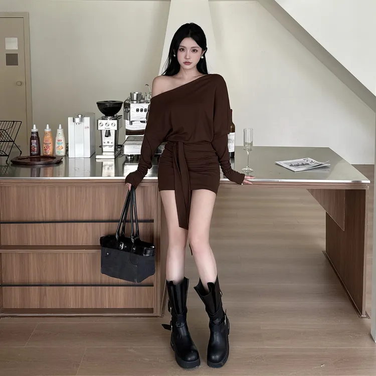 懒感纯色外穿斜肩性感连衣裙2025秋季新款秋冬内搭连衣裙