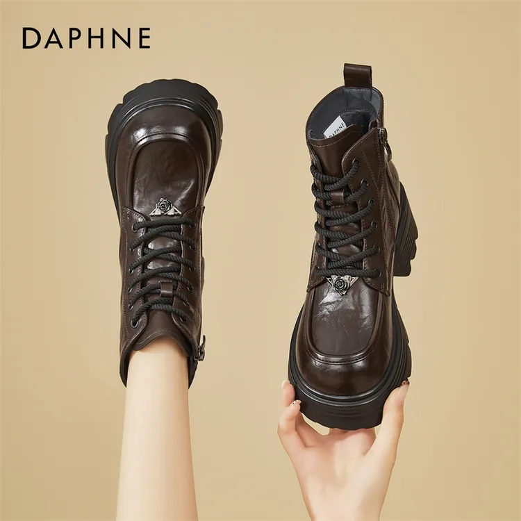 达芙妮琥珀流光保暖时装靴女秋上新爆款显高显瘦短靴小个子牛仔靴