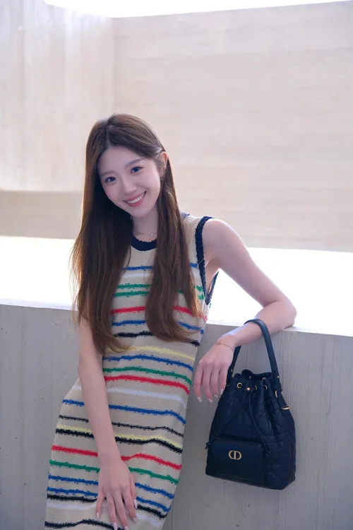 2025夏季新款彩虹条纹无袖背心裙多巴胺海边度假独特绝美显瘦长裙