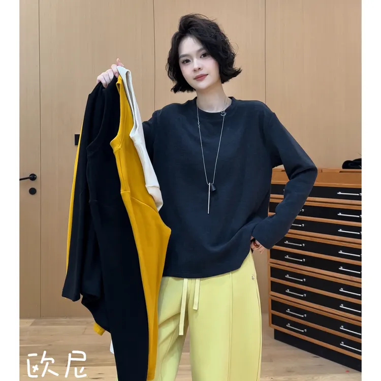 欧尼私服 2025秋冬新款笑脸刺绣磨毛打底衫时尚百搭上衣2511C7744