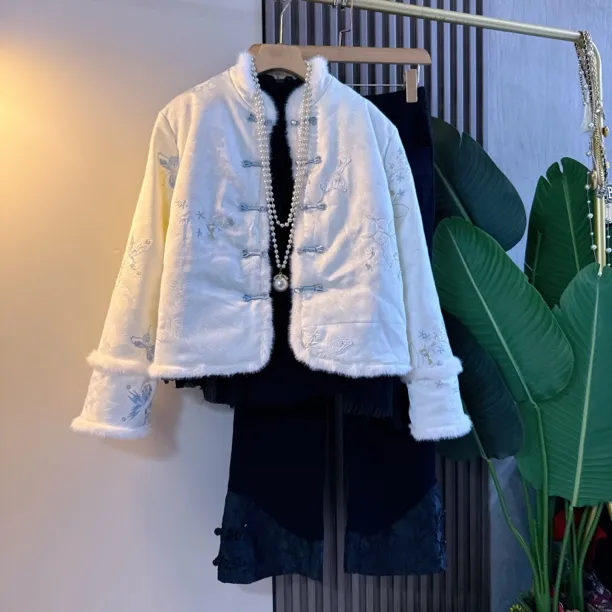 新中式轻奢国潮风大码女装时尚复古气质小香风加棉盘扣刺绣外套