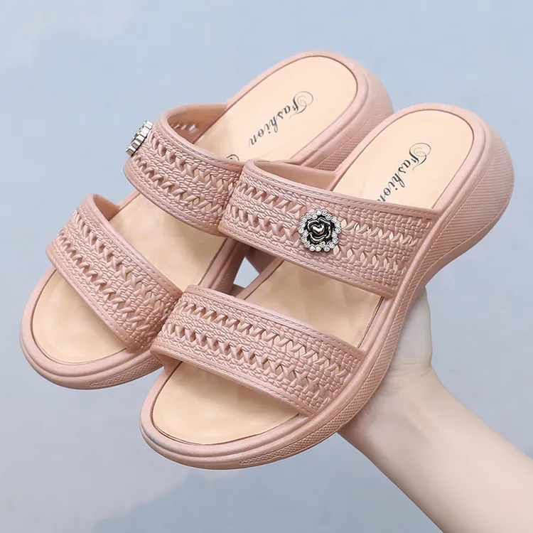 夏季新款女士拖鞋外穿时尚软底居家防滑室内厚底中老年休闲妈妈鞋