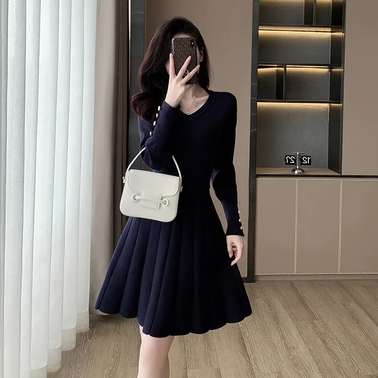 显瘦长袖针织秋季女装裙子连衣裙小个子高腰时尚打底法式收腰百褶