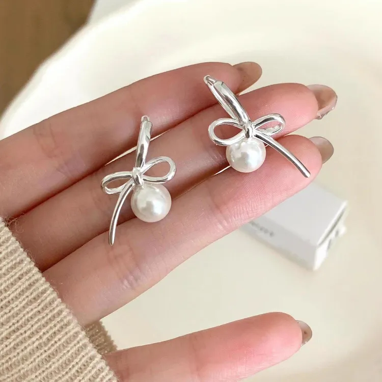 黄铜陶瓷耳饰 蝴蝶结珍珠耳钉2024新款法式独特轻奢高级感小众设