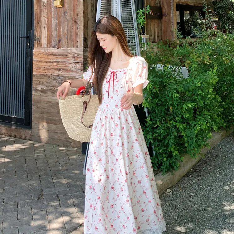 系带蕾丝花边碎花短袖连衣裙2025夏季女法式度假风收腰a字长裙子