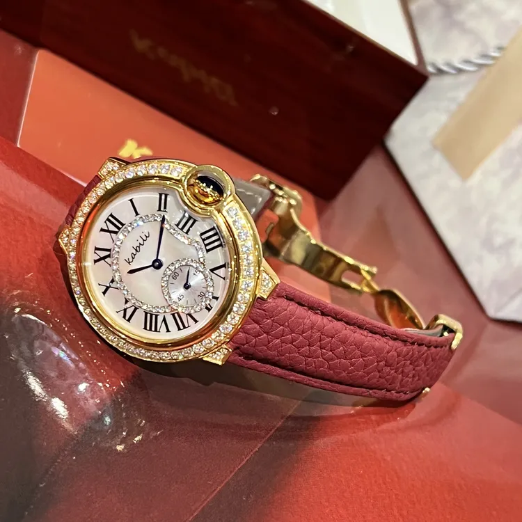 新款网红女表腕表轻奢小众贝母气质手表ins风真皮女士名媛手表女