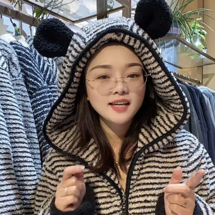 安家冬款珊瑚绒加厚保暖女士条纹家居服套装