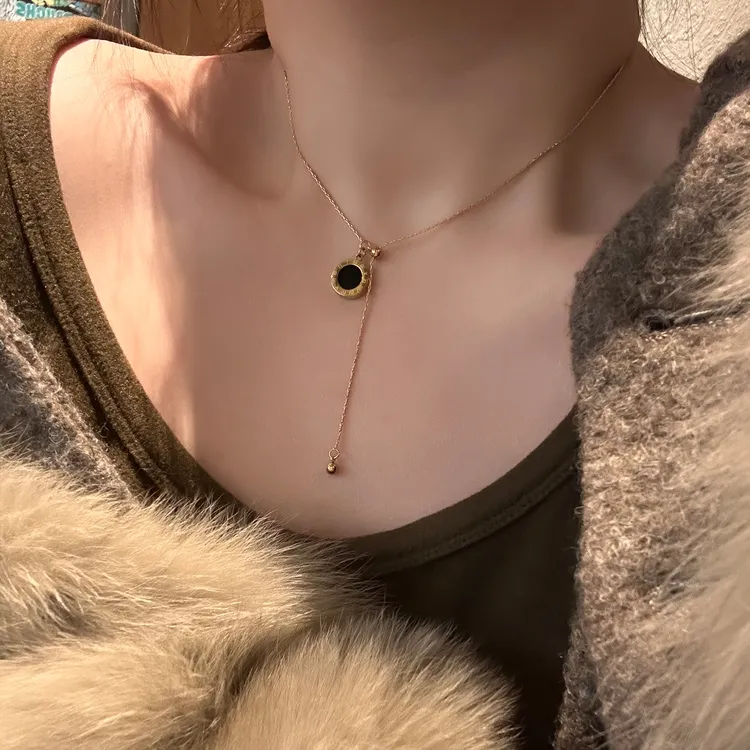 oushipei/欧诗佩 铜合金项链 时光罗盘~轻奢黑白双面圆盘项链颈链