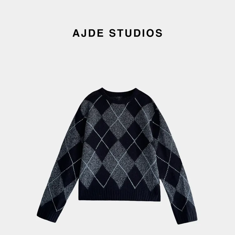 AJDE｜暖冬英伦菱格毛衣 01
