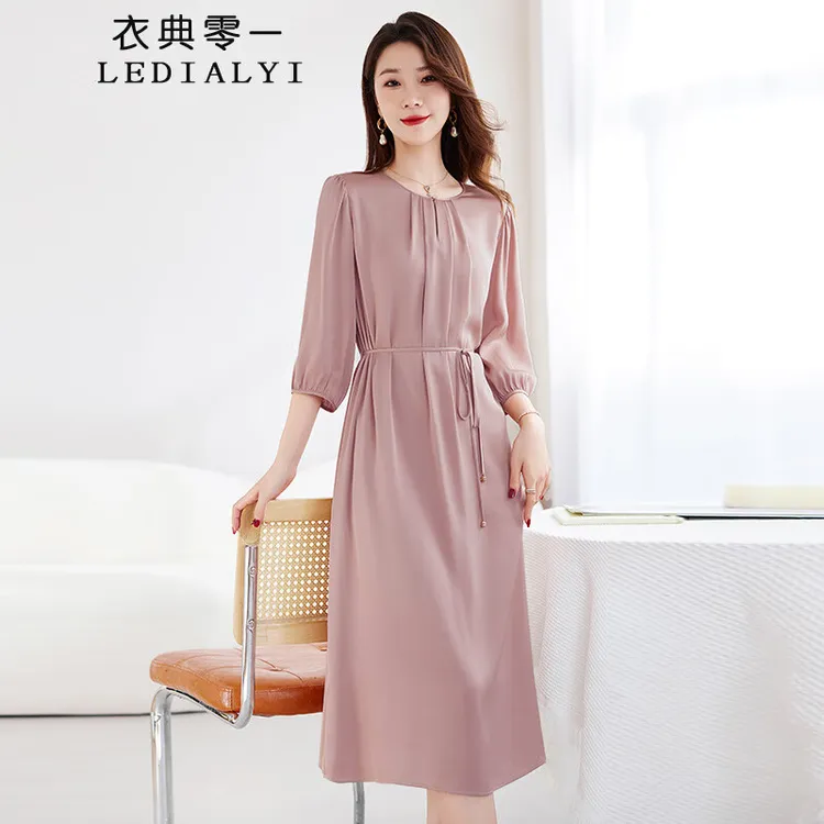 轻奢高级感真丝连衣裙女2025夏季新款中年妈妈遮肚显瘦桑蚕丝裙子